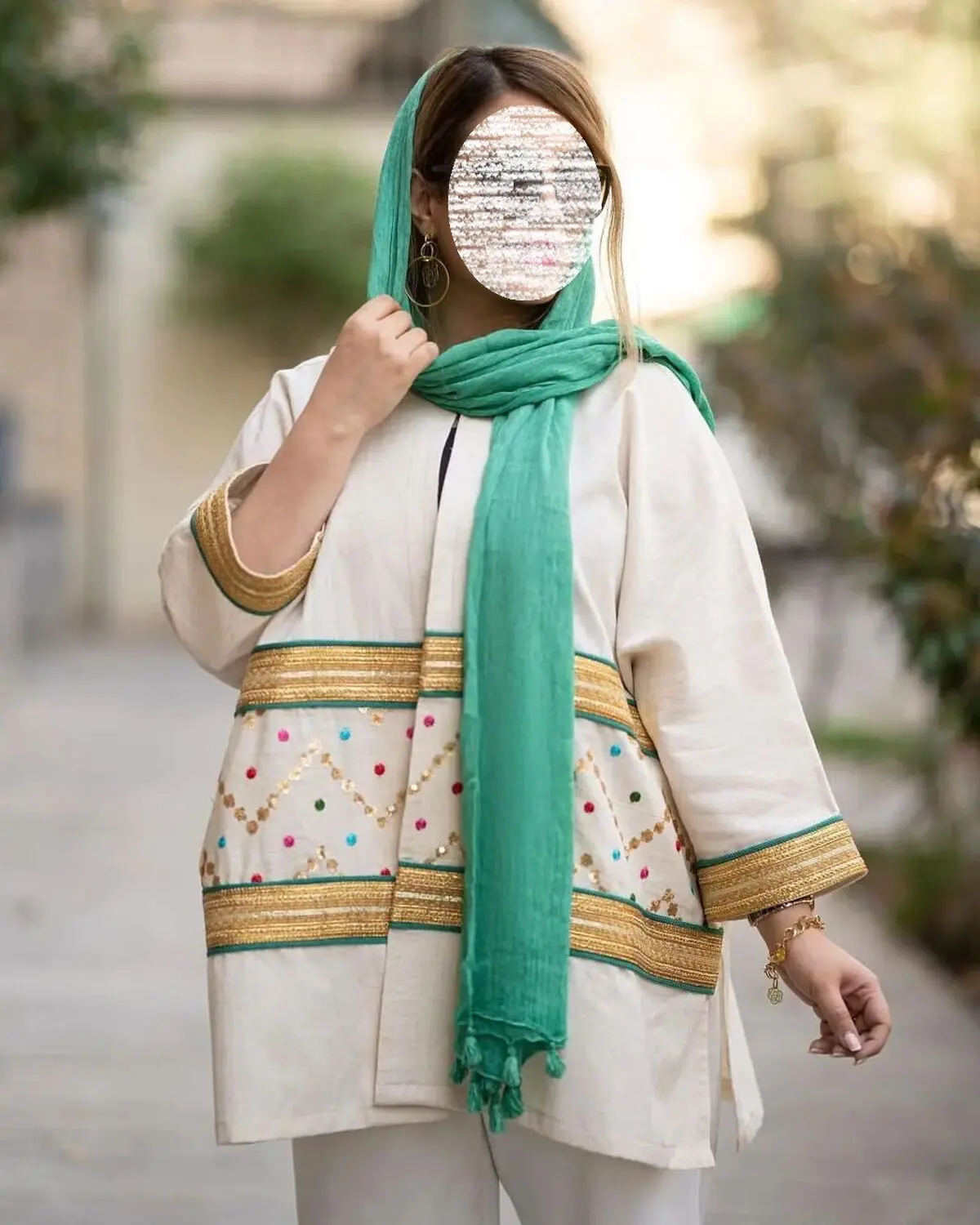model_manto_khas