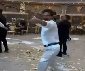 آواز شاد؛ این آقا با 1 کیلو سیبیل تو تالار یطوری ادایی ریز اومد وسط کلی شاباش جمع کرد