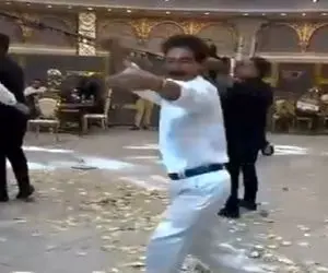 آواز شاد؛ این آقا با 1 کیلو سیبیل تو تالار یطوری ادایی ریز اومد وسط کلی شاباش جمع کرد