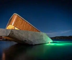 ساختمانی بی همتا الهام گرفته از کشتی غرق‌ شده/ نخستین رستورانی که زیر دریا بنا شد