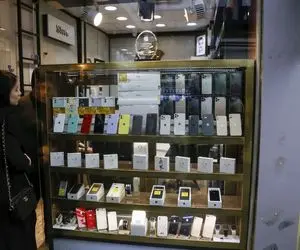 بازی قاچاقچیان با قوانین واردات آیفون/ رجیستری آیفون آزاد شد؛ واردات تجاری مبهم ماند