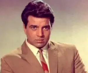 آواز شاد؛ رقصنده فیلم شعله درمندرا تو 89 سالگی فوت کرد رو موتور چه هنرنمایی میکنه