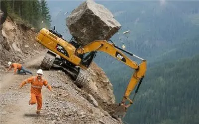 جا به جایی جانکاه؛ اپراتور بیل مکانیکی دیوونگی کرد رفت جایی که نباید گرفتار بلا شد