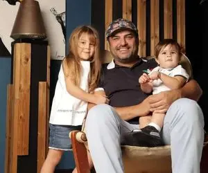 (عکس) قاب پدر دختری سام درخشانی و برکه درخشانی در استایلی متفاوت