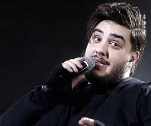 آواز عاشقانه؛ وقتی آرون افشار آهنگ صد سال نوری رو بی نهایت با احساس و زیبا میخونه