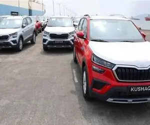 خبر مهم برای خریداران خودروهای وارداتی/ زمان وکالتی کردن حساب‌های بانکی مشخص شد