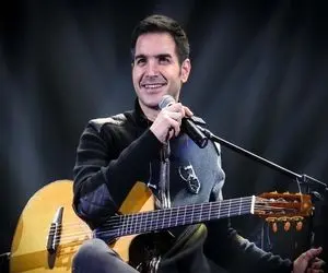 آواز احساسی؛ محسن یگانه کنسرتش شروع نکرده تماشاچیا از حفظ آهنگشو خوندن انقد ذوق کرده