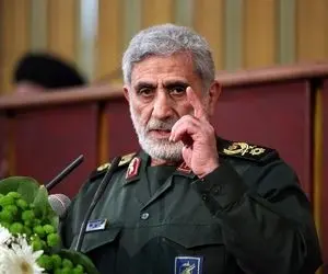 حضور سردار قاآنی و همسرش در مراسم تشییع پیکر شهیدان باقری و حاجی‌زاده