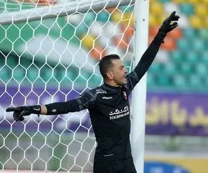 (عکس) اتفاقی عجیب در بازی پرسپولیس و ذوب آهن؛ توپ جمع کن را داور اخراج کرد!