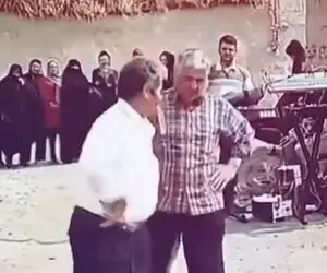 آواز شاد؛ این دوتا آقا با اهنگ تولانا تولانا بپر بپر میان وسط گرد و خاک بپا میکنن 