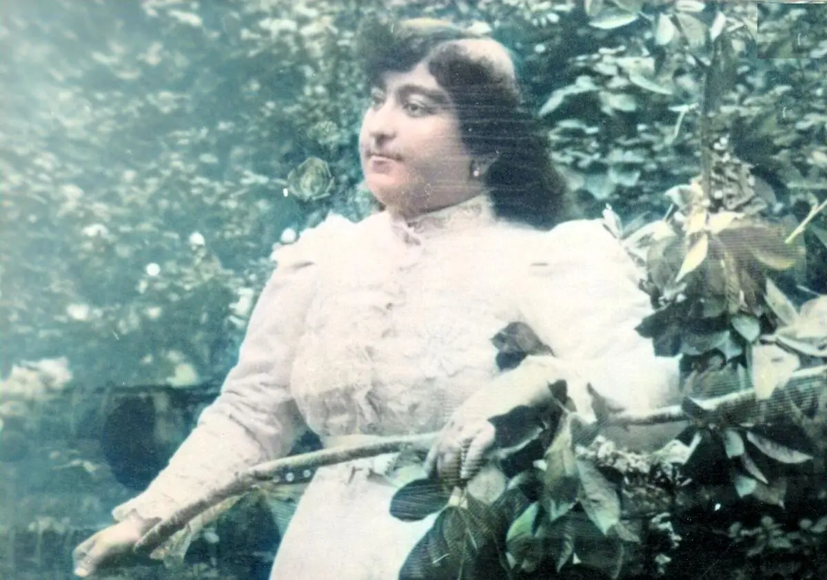 تاج السلطنه همزاد شفیعی جم