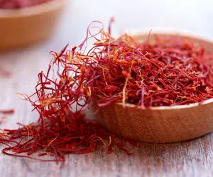 چگونه زعفران اصل را از زعفران تقلبی تشخیص دهیم؟