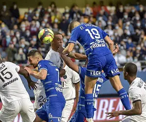 ( عکس) جایگاه VIP باورنکردنی در لیگ فرانسه؛ جکوزی کنار زمین!