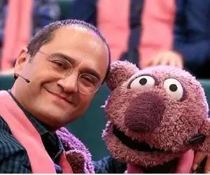 خندوانه درهم؛ جناب خان با دیوان شعری که سرود رامبد جوان و ناجور قهوه ای کرد