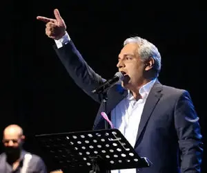 آواز احساسی؛ مهران مدیری با آهنگ با تیر مژگان میزنی سالن رو ترکوند