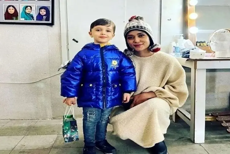 آواز هنرمندانه؛ پسر پریناز ایزدیار نوجوون خوش قد بالاس تا شروع کرد خوندن همه جذبش شدن