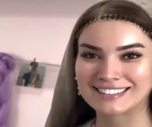 آواز احساسی؛ متین ستوده تو اتاق خواب رویاییش جلو آینه چه ادا و اطواری میاد