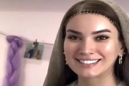 آواز احساسی؛ متین ستوده تو اتاق خواب رویاییش جلو آینه چه ادا و اطواری میاد