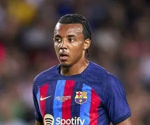 ستاره خط دفاعی بارسلونا در لیست فروش!