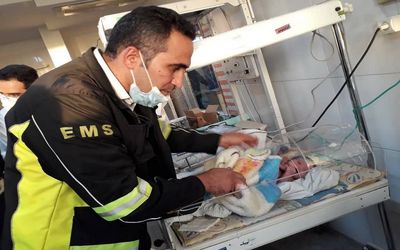 (ویدیو) ماجرای پیدا شدن نوزاد یک روزه در سطل زباله تهران!