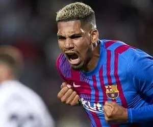 منچسترسیتی به دنبال مدافع بارسلونا