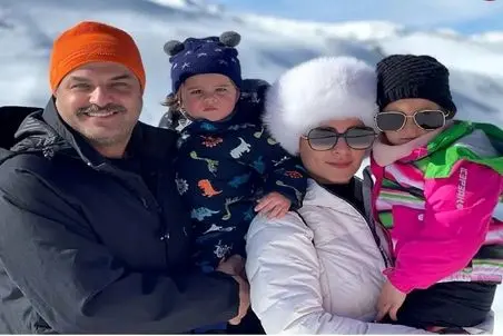 آواز معروفا؛ رقاصی بلرزون سام درخشانی انگار ویبراتور تو معدش کار گذاشته چه توانا