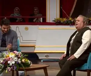 آواز اصیل؛ اکبر عبدی به اصرار علی ضیا میزنه زیر آواز ترکی میخونه فوق باحال تماشاچیارو