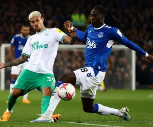 بارسلونا به دنبال 2 هافبک لیگ برتر انگلیس 