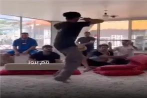 آواز شاد؛ پسرا ویلاشون بند موزیک آواره راه انداختن یکی یجور رقصید انگار آتش تو جونشه