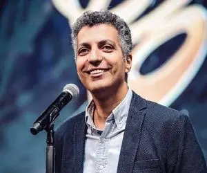 (ویدیو) تشویق بی‌وقفه عادل فردوسی‌پور و رو گرفتن همسرش در کنسرت لئو روخاس