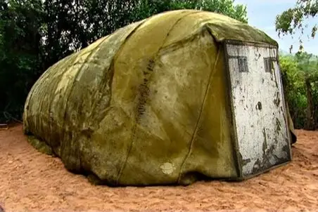 معماری خلاقانه؛ سنگو شکل ماری که شکمش پره تراشیدن خونه بشه پیتون نخورتشون