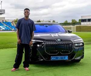 (عکس) بازیکنان رئال BMW خودشان را گرفتند