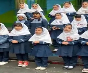 آواز اصیل؛ دخترای ریزه تو مدرسه آهنگ خوندن یکیشون انقد خوبه کارش فیلمبردار زومه روش