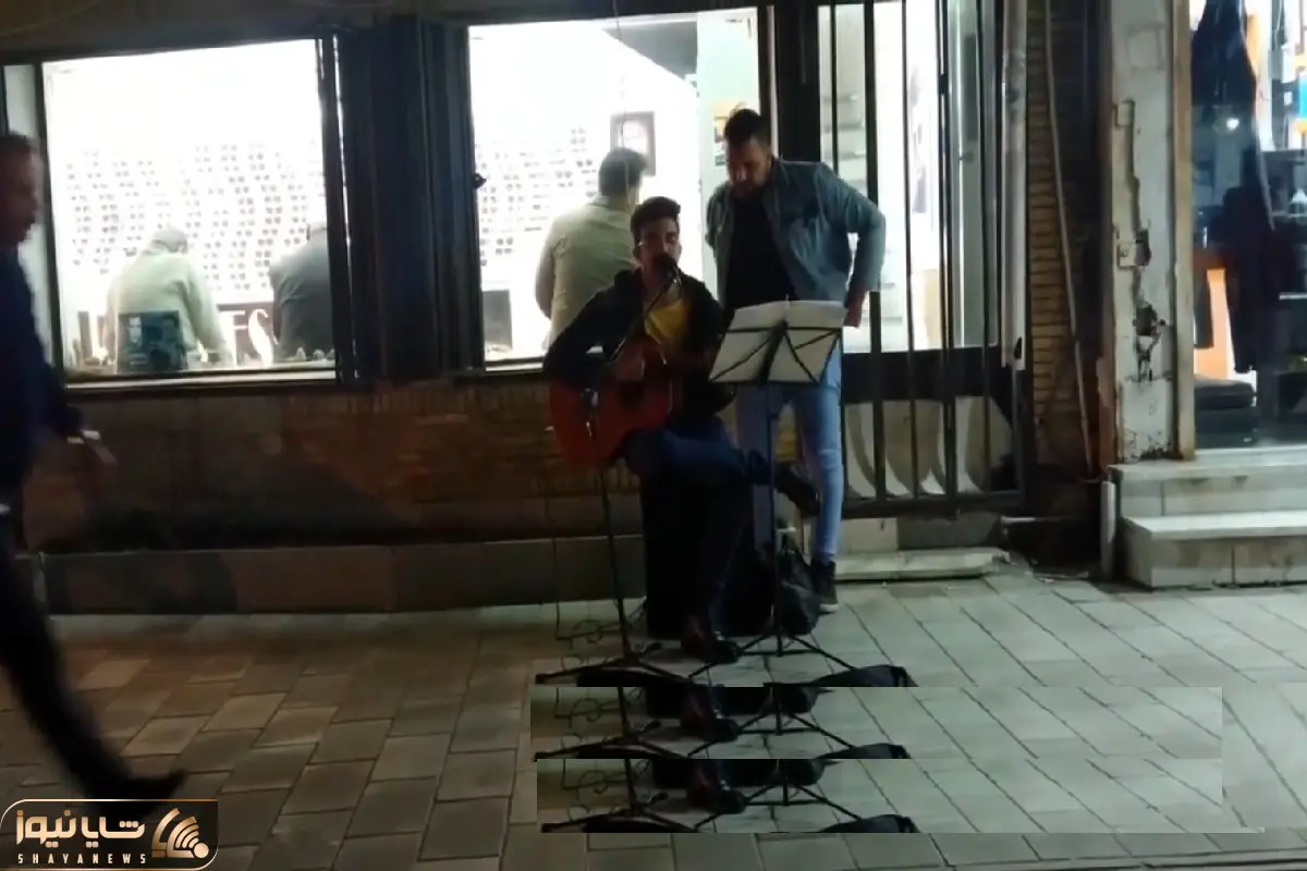 آواز خیابانی؛ ببینید آهنگ دو پنجره رو چه باحس میخونن احساس مردم جریحه دار شد!