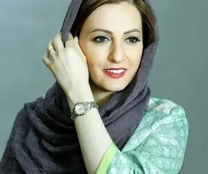تیپ جذاب شقایق دهقان در کافی شاپ