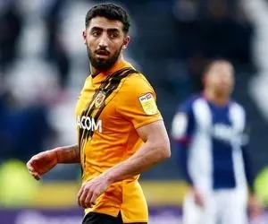 عاشقانه‌های مهاجم استقلالی با همسرش وسط زمین فوتبال