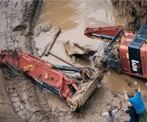 ابزارآلات غول پیکر؛ اپراتور بیل مکانیکی زیر بار فشار کار نفله شد