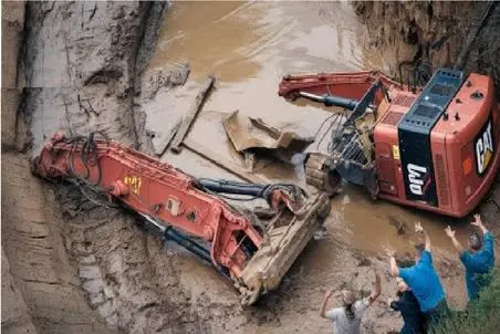 ابزارآلات غول پیکر؛ اپراتور بیل مکانیکی زیر بار فشار کار نفله شد