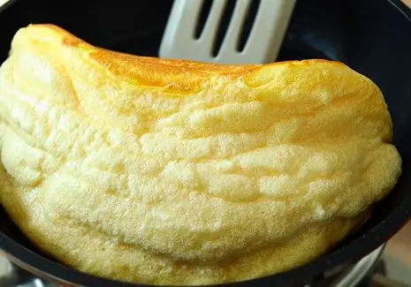 آموزش آشپزی؛ املت پف دار فقط با سه تا ماده