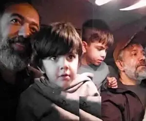 آواز جگرسوز؛ حاج محمود کریمی با نوه و بچه ها تو ماشین از ستوده میخونن