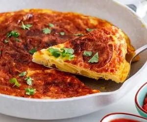 غذای یک ربعی؛ املت که فقط با گوجه و تخم مرغ نیست یبار مدل اسپانیاییشو بپز ببین چیه