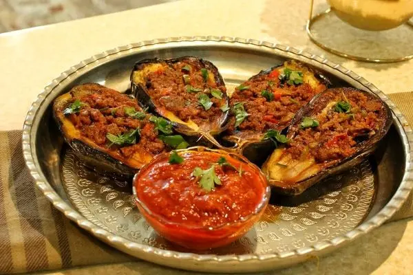 بادمجان شکم پر