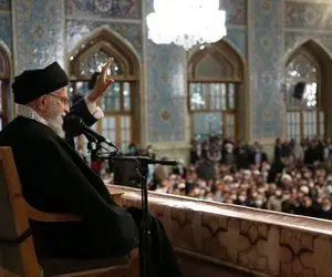 دموکراسی غرب دموکراسی دروغ و فریب است؛  غلط می‌کنید ما را به زانو درآورید