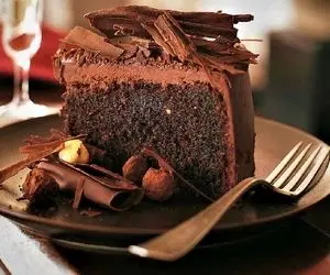 آموزش آشپزی؛ طرز تهیه کیک شکلاتی کافی شاپی با سس شکلات