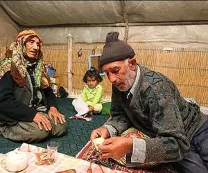 آواز اصیل؛ شاهنامه خوانی حماسی پیرمرد که بهش نمیاد ولی مدل آواز میخونه از کنسرتا بهتر