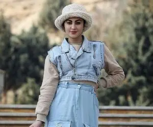 آواز شاد؛ مریم مومن تو قایق میلیاردیش وسط دریا باآهنگ طهماسبی دابسمش گرفت گرون و فاخر