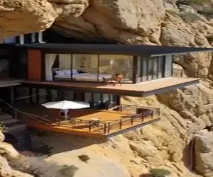 معماری خلاقانه؛ خونه تمام شیشه ساختن نصفش تو دل کوهه پنجره هاش بیرون آسمون تو مشتشونه