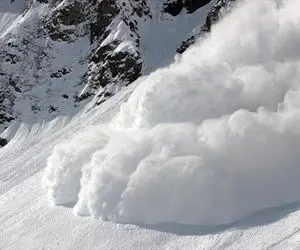 حادثه سقوط بهمن امروز جمعه؛ 100 نفر گرفتار شدند!+جزئیات