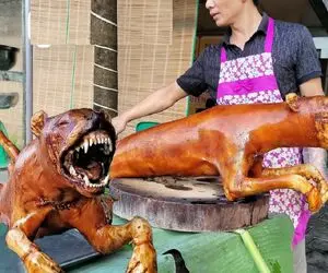 کباب سگ؛ سر سگ های نازنازی بی صاحب رو میبره درسته به سیخ میکشه تا مغزپخت بشه