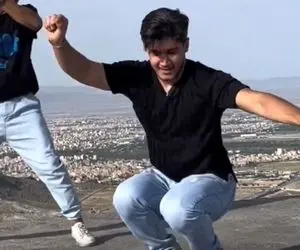 آواز شاد؛ پایکوبی کرمانجی بالای کوه که حرکات پاشون سخته ولی انقدر مهارت دارن وزه ها